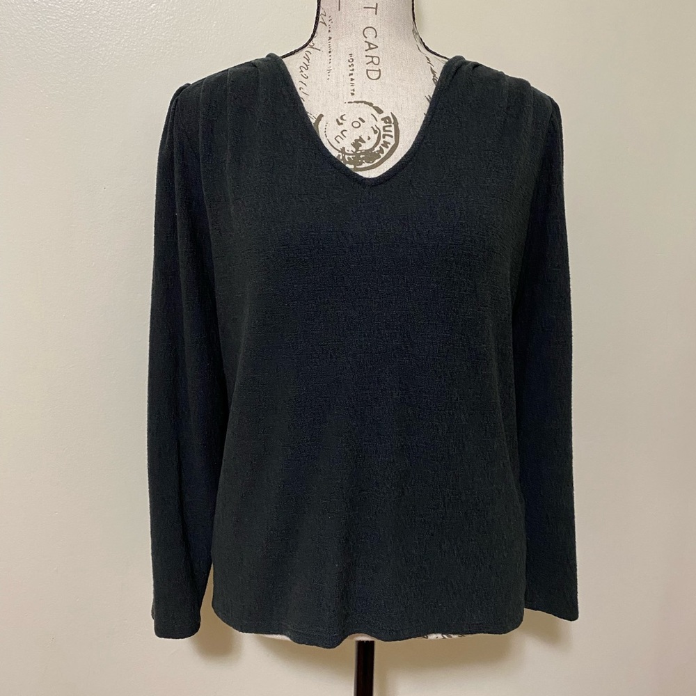 Banana Republic XS women’s business casual long sleeved top in black